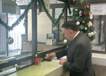 Кметът Кабаиванов първи плати данъци