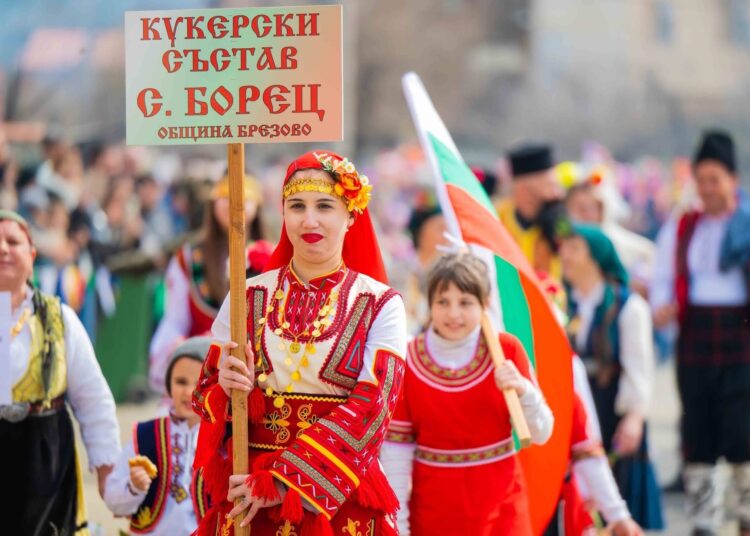 Кукерите от Борец на фестивала „Старци в Турия“