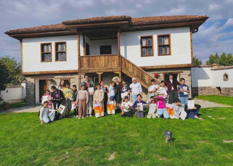 72 деца рисуваха „С палитрата на Злати“