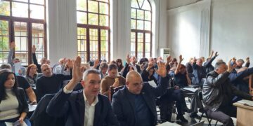 Помагат на даровити деца и двойки без деца