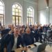 Помагат на даровити деца и двойки без деца